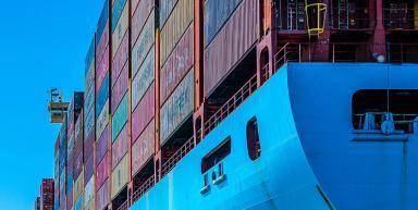 HAROPA PORT_ Vue sur la coque d'un porte conteneurs MAERSK en escale à Port 2000 - Agrandir l'image, fenêtre modale