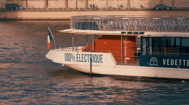 Parade du défilé sur la Seine des bateaux des JO 2024 - Agrandir l'image, fenêtre modale